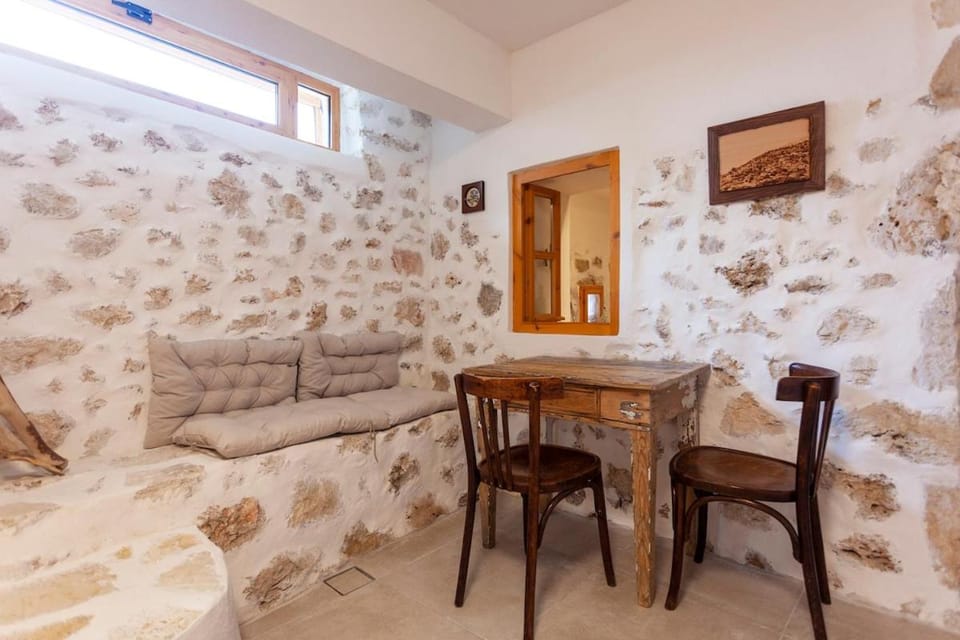 Authentic Stone House with Courtyard in Dhermi Apartment in Dhërmi