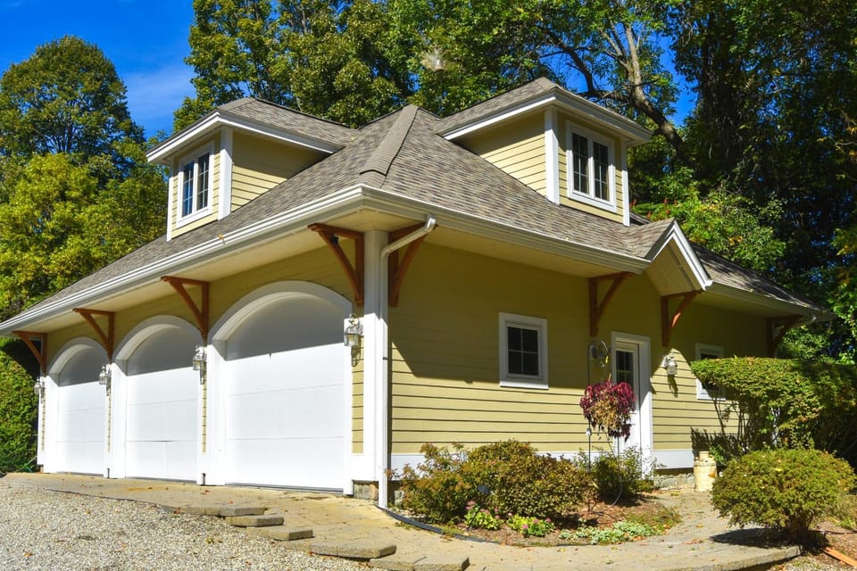 Dock Access! Charming Lake Champlain Carriage Home Apartment in Lake Champlain