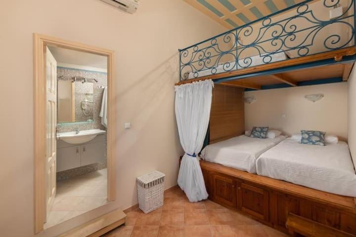 Toilet, Photo of the whole room, Bedroom, towels