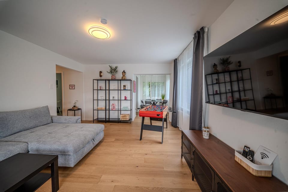 Game Room, Living room