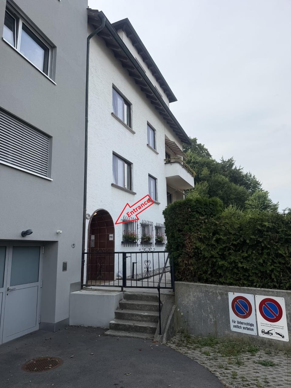 Facade/entrance
