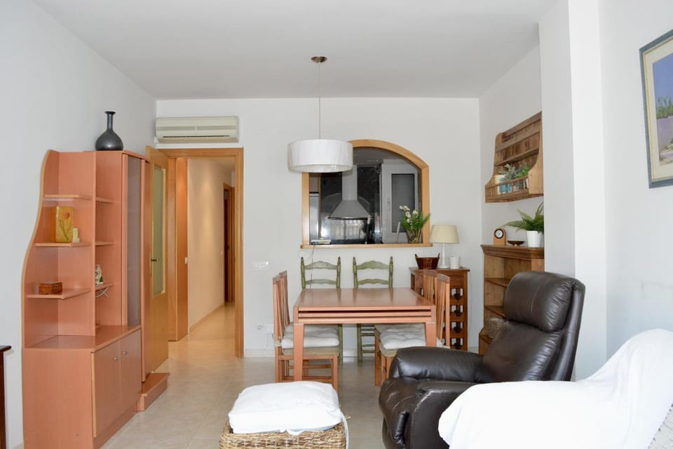 R123 Apartamento con parking + piscina Apartment in Calafell