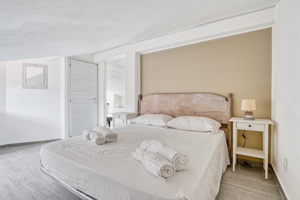 Bed, Photo of the whole room, Bedroom, towels, wardrobe