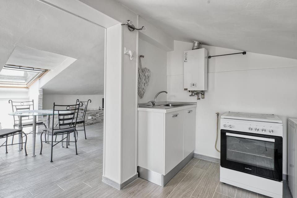 Kitchen or kitchenette, Dining area, dishwasher, minibar, oven, pet friendly, stove