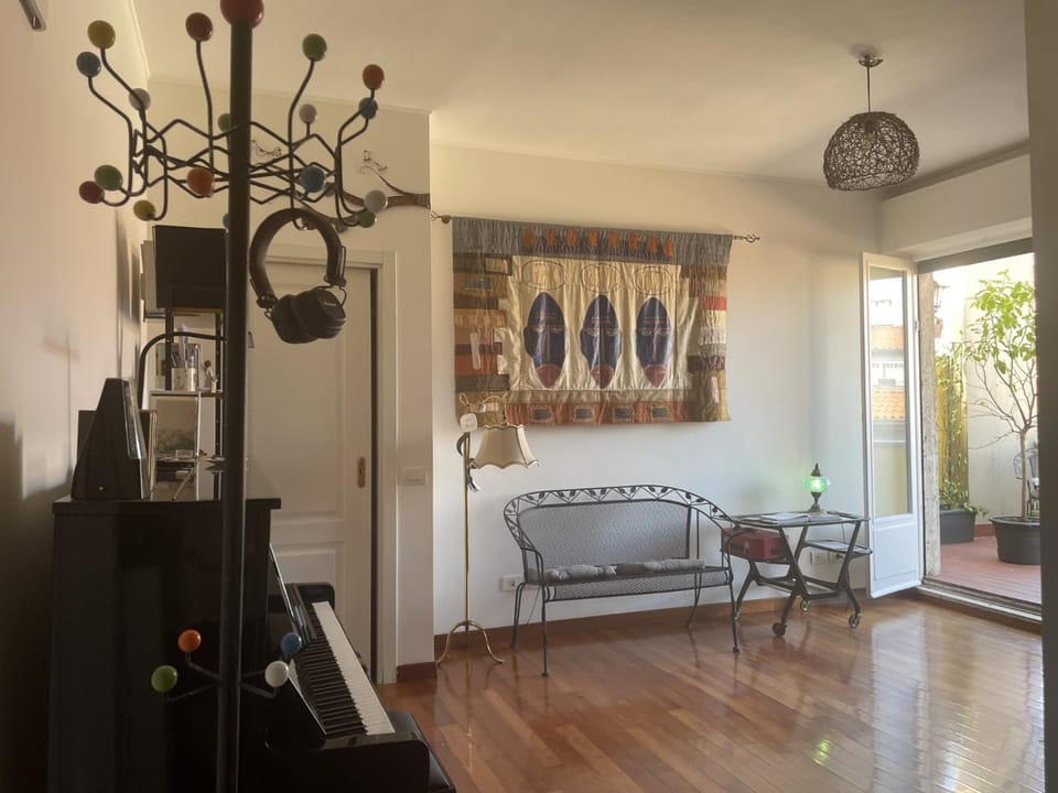 Living room, Entertainment