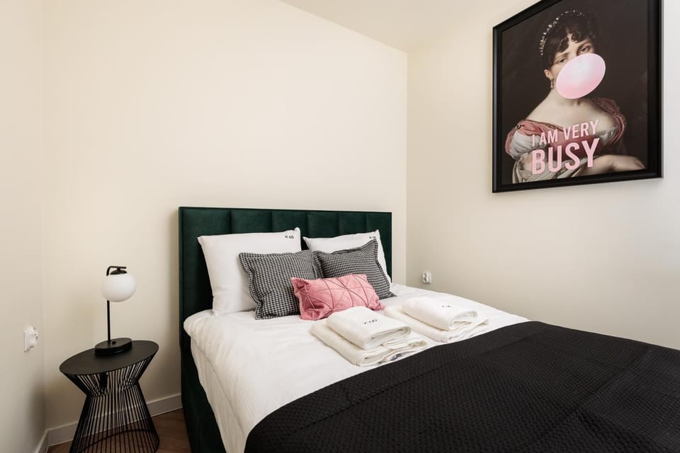 Bed, Photo of the whole room, Decorative detail, Bedroom, heating, internet, towels