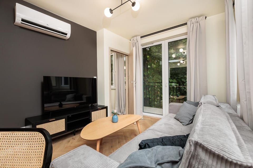 TV and multimedia, Photo of the whole room, Decorative detail, Seating area