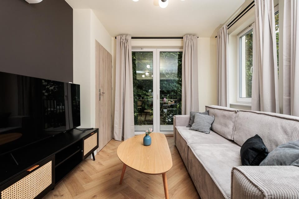 TV and multimedia, Photo of the whole room, Decorative detail, Seating area