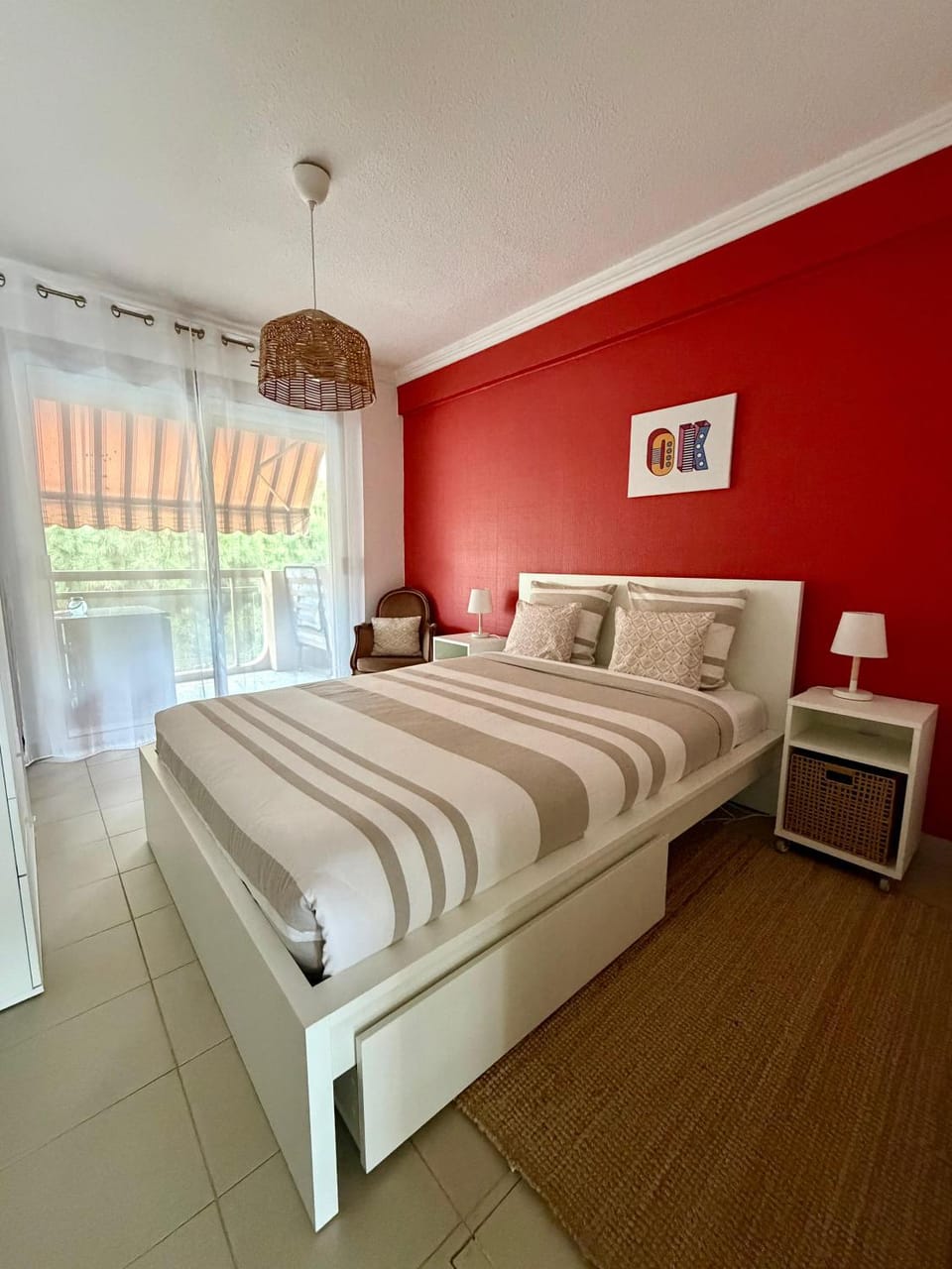 Photo of the whole room, Bedroom