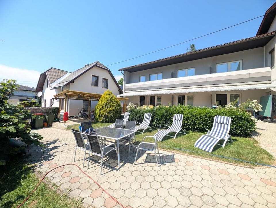 See 13 - Sonniges Balkon-Studio in Seenähe inklusive 2 Bäderkarten Apartment in Carinthia, Austria