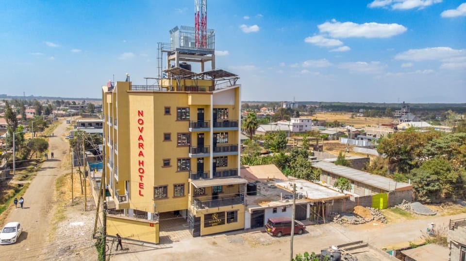 Property building, Day, Neighbourhood, Bird's eye view, City view, Street view, Location, Parking