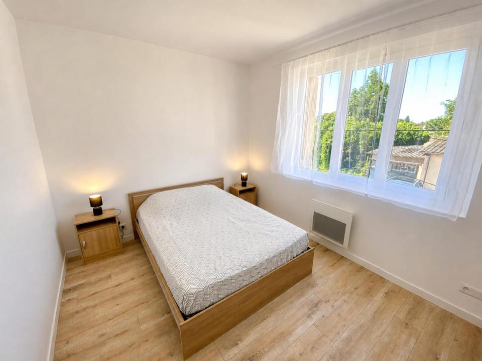 Bed, Photo of the whole room, Bedroom
