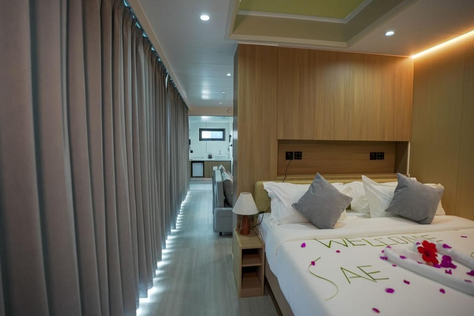 Bed, Living room