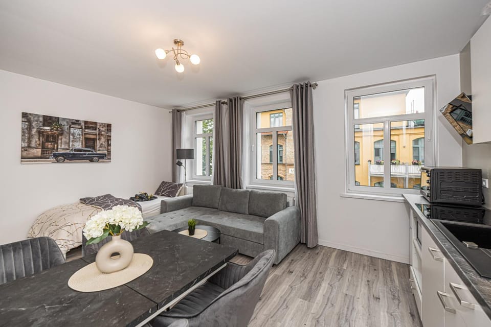 A4 ruhiges 3-Zimmer-Studio mit Balkon Apartment in Halle Saale