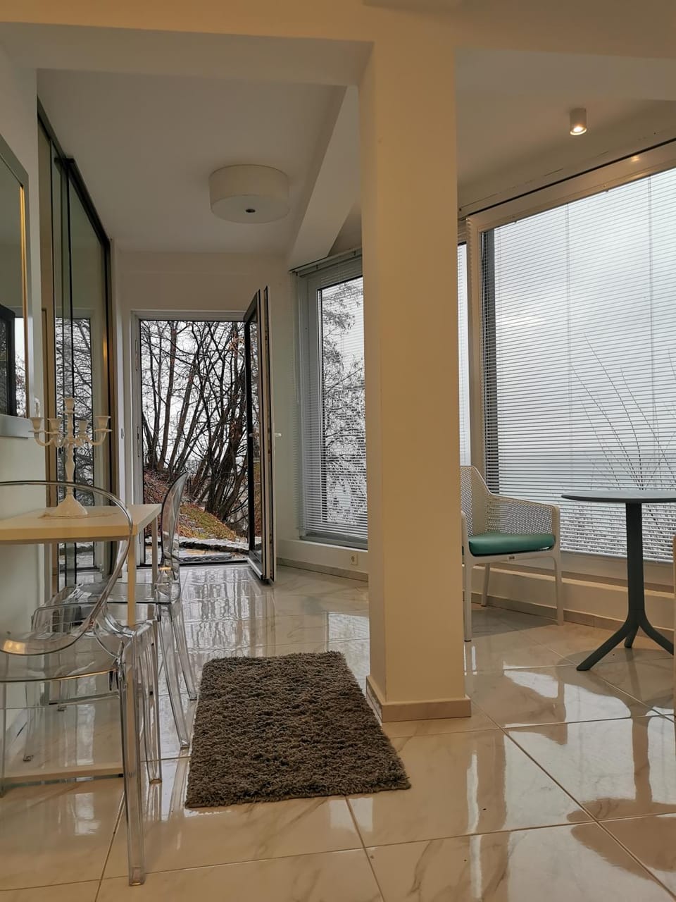 Seating area, Dining area