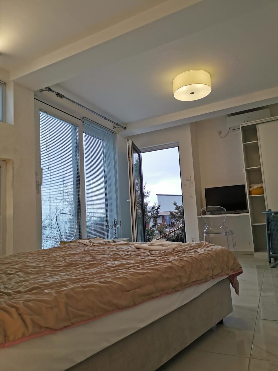 Bed, Photo of the whole room