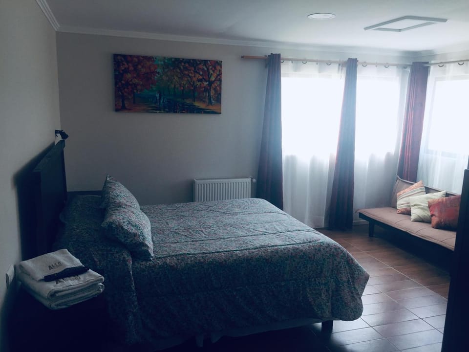 Shower, Toilet, Staff, Neighbourhood, Natural landscape, Bathroom, TV and multimedia, Beach, Bedroom, City view, Garden view, Sea view, Street view, Family, Family