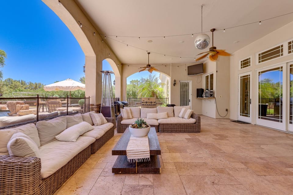3 Mi to Dtwn Gilbert! Apt w/ Shared Poolside Oasis Apartment in Gilbert