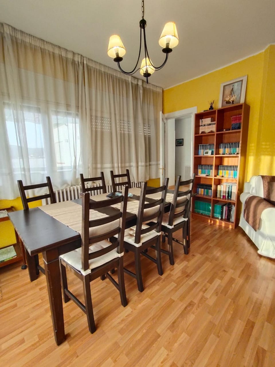 Seating area, Dining area