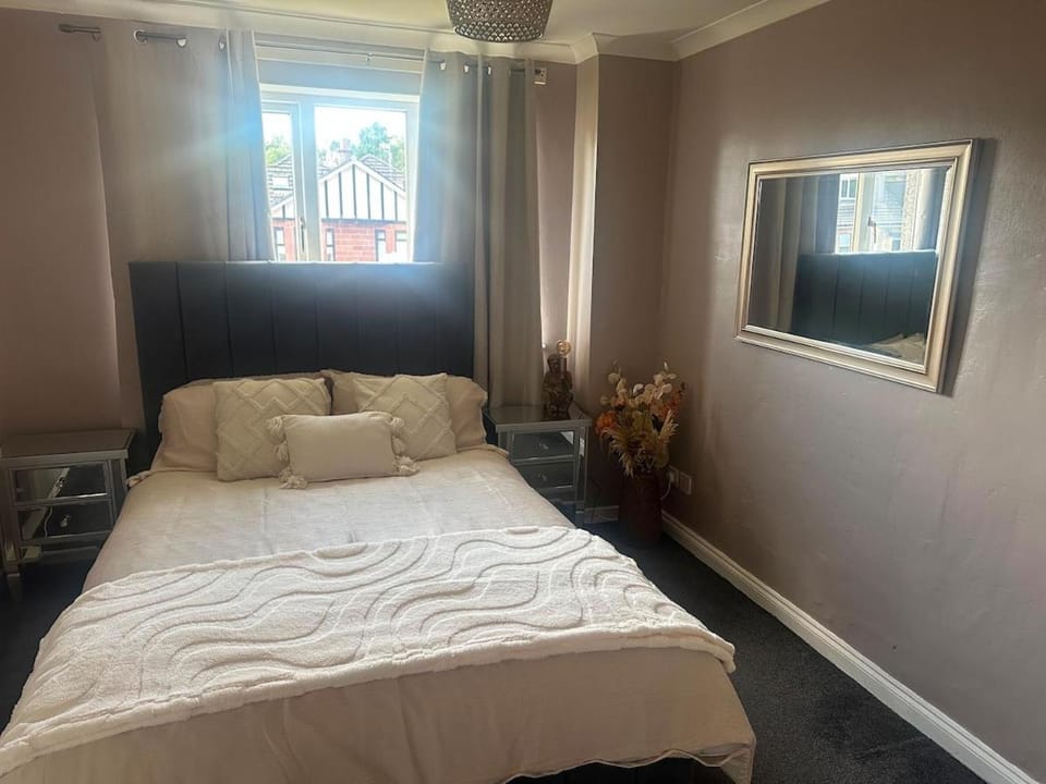 One bedroom flat close to city centre Apartment in Motherwell