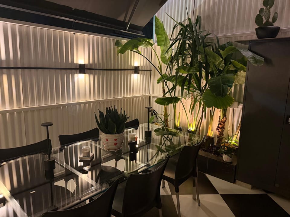 Seating area, Dining area