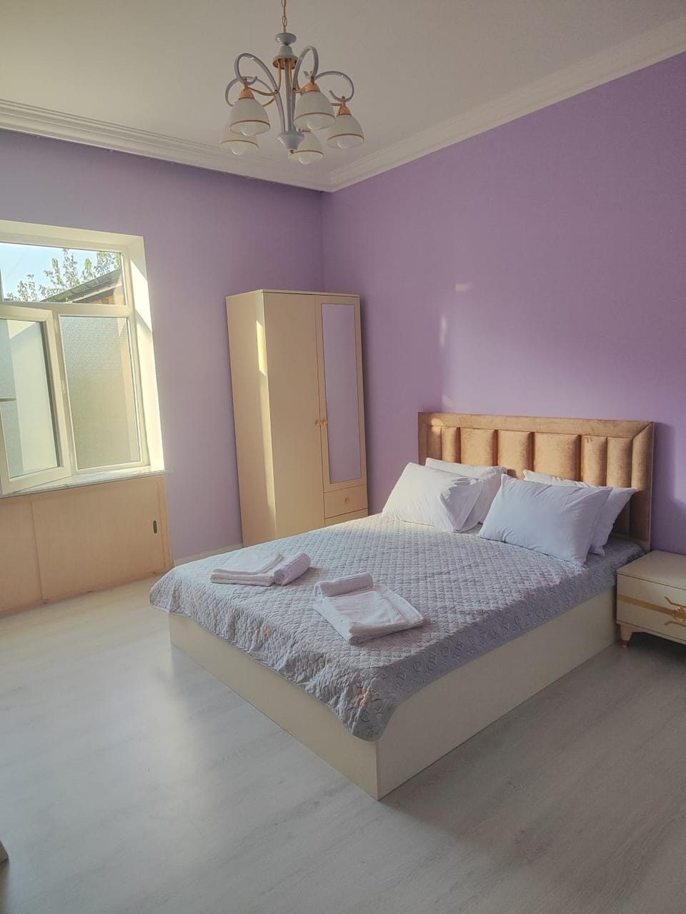 Bed, Bedroom, towels