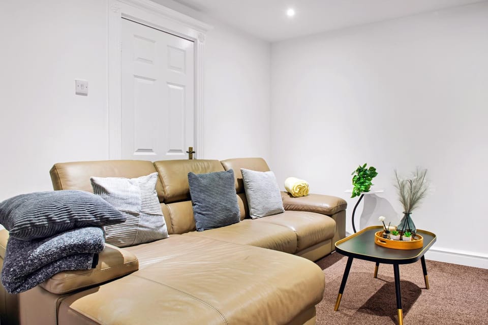 4 bed Glamis house Apartment in Nottingham