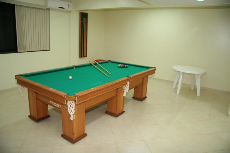 Billiard, Game Room