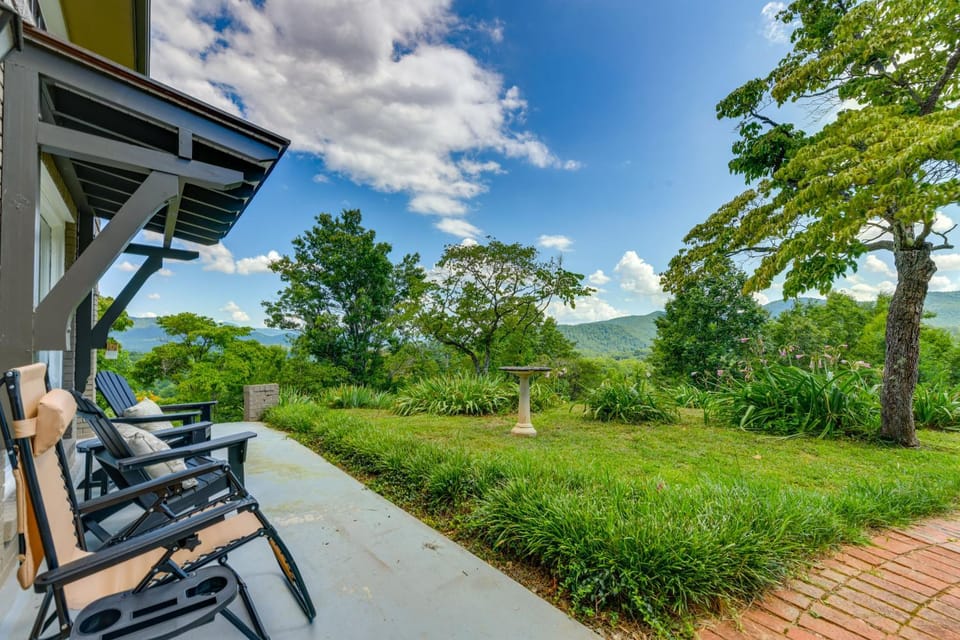 32-Acre Escape w/ Trails & Games! Gateway to GSMNP House in Tennessee