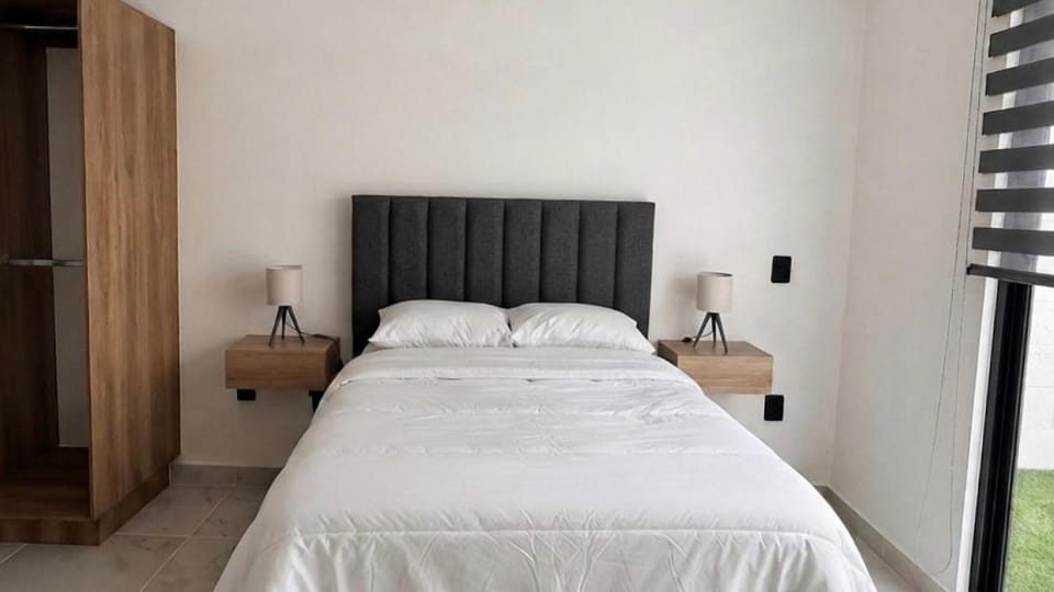 Photo of the whole room, Bedroom