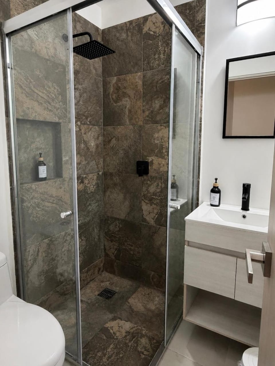 Shower, Toilet