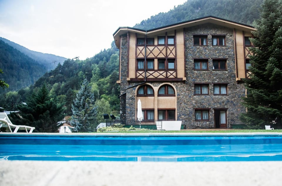 Facade/entrance, Swimming pool