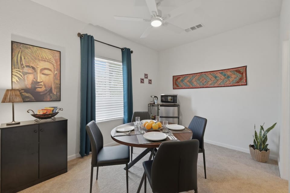Elk Cove• Couple's Basecamp home House in Elk Grove