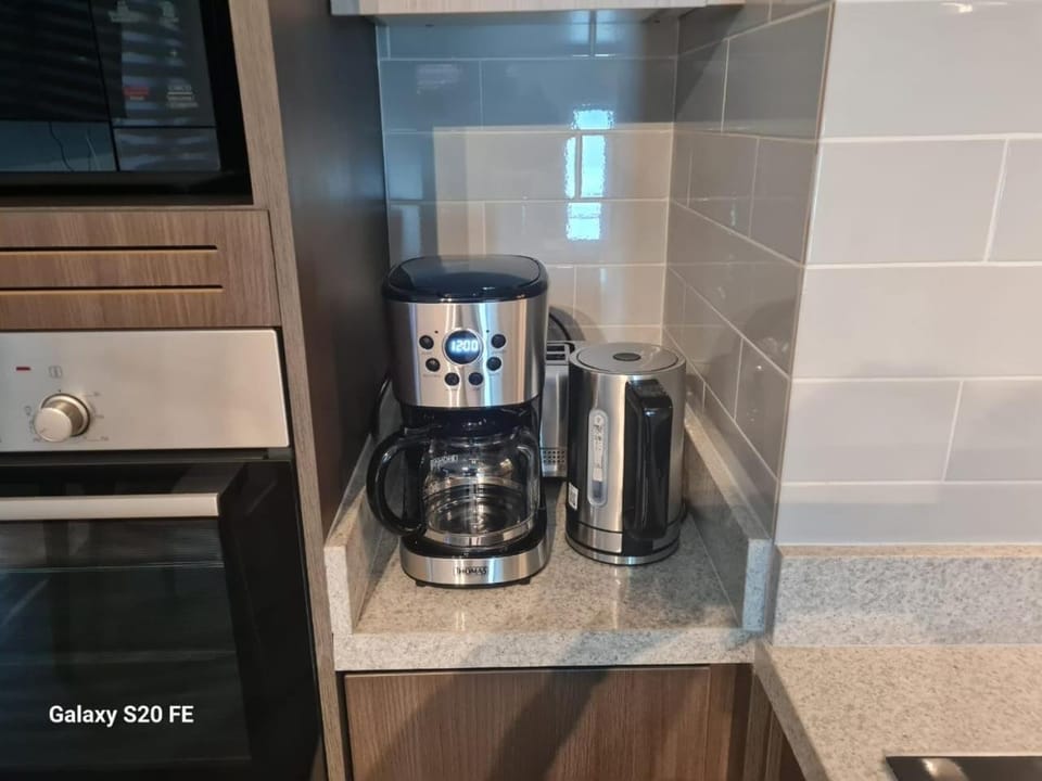 Coffee/tea facilities, toaster