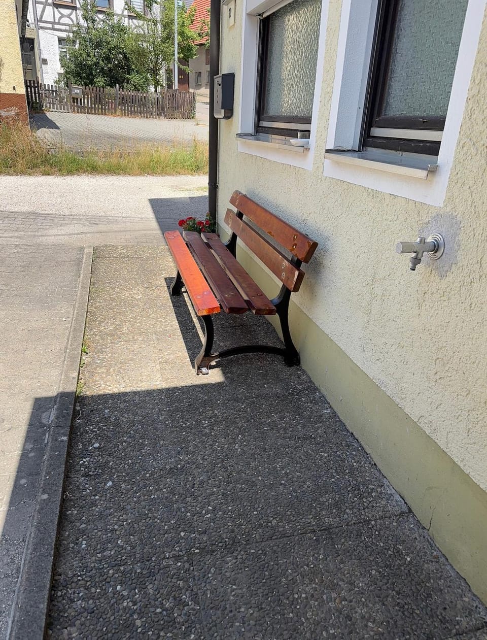 1 privates Zimmer mit 2Betten -shared bathroom and parking before house Apartment in Baden-Württemberg