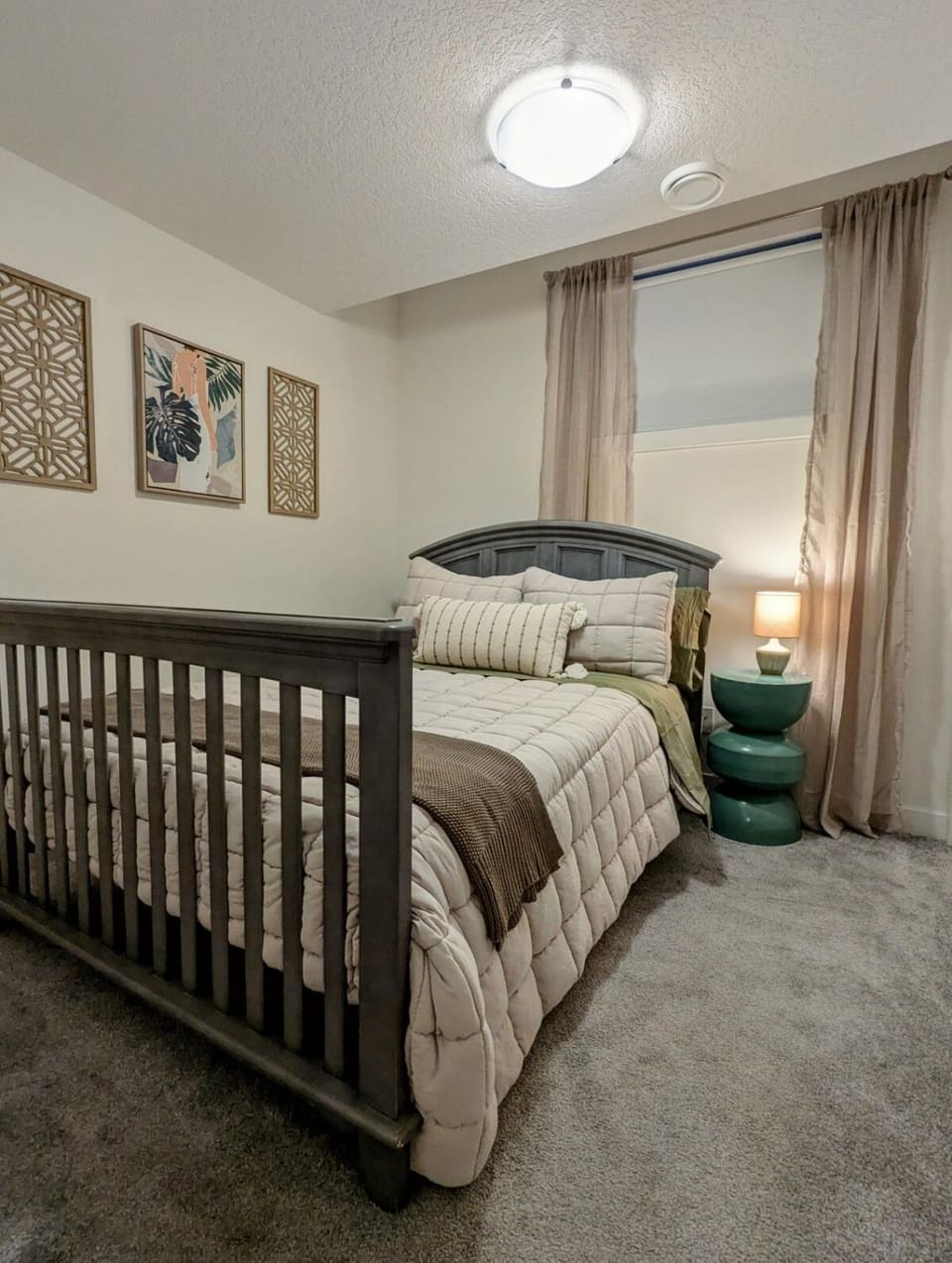Modern 2BR Calgary Suite AC Self Check-In Apartment in Calgary