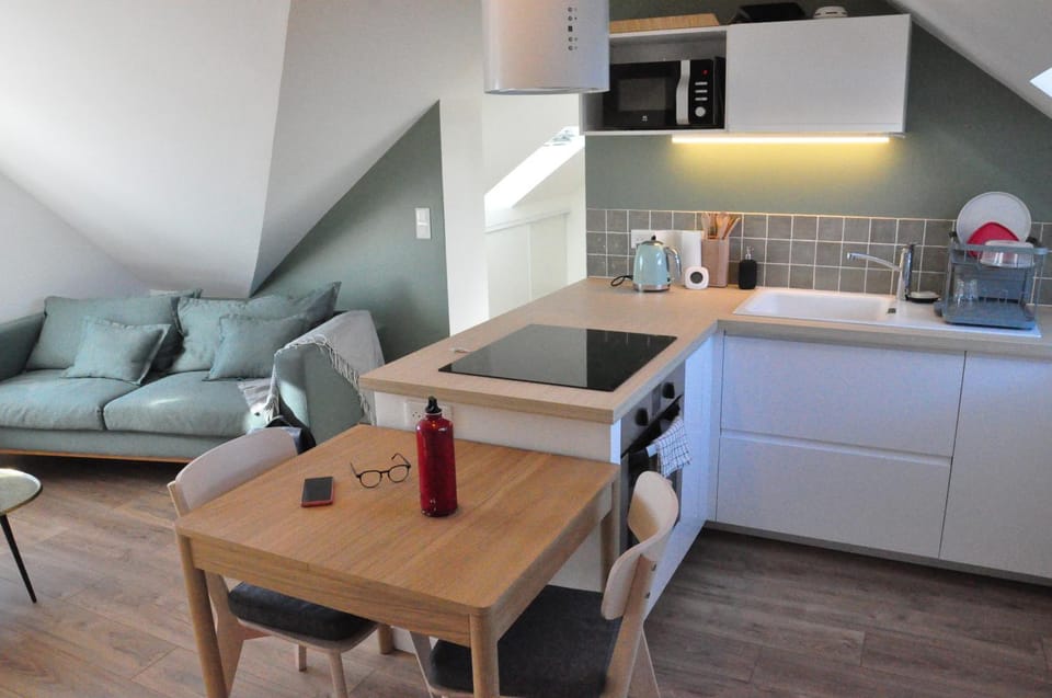 Beautiful 3-room attic apartment, new and fully equipped Apartment in Saint-Nazaire