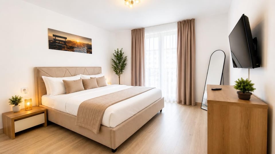 Bed, TV and multimedia, Photo of the whole room, Bedroom