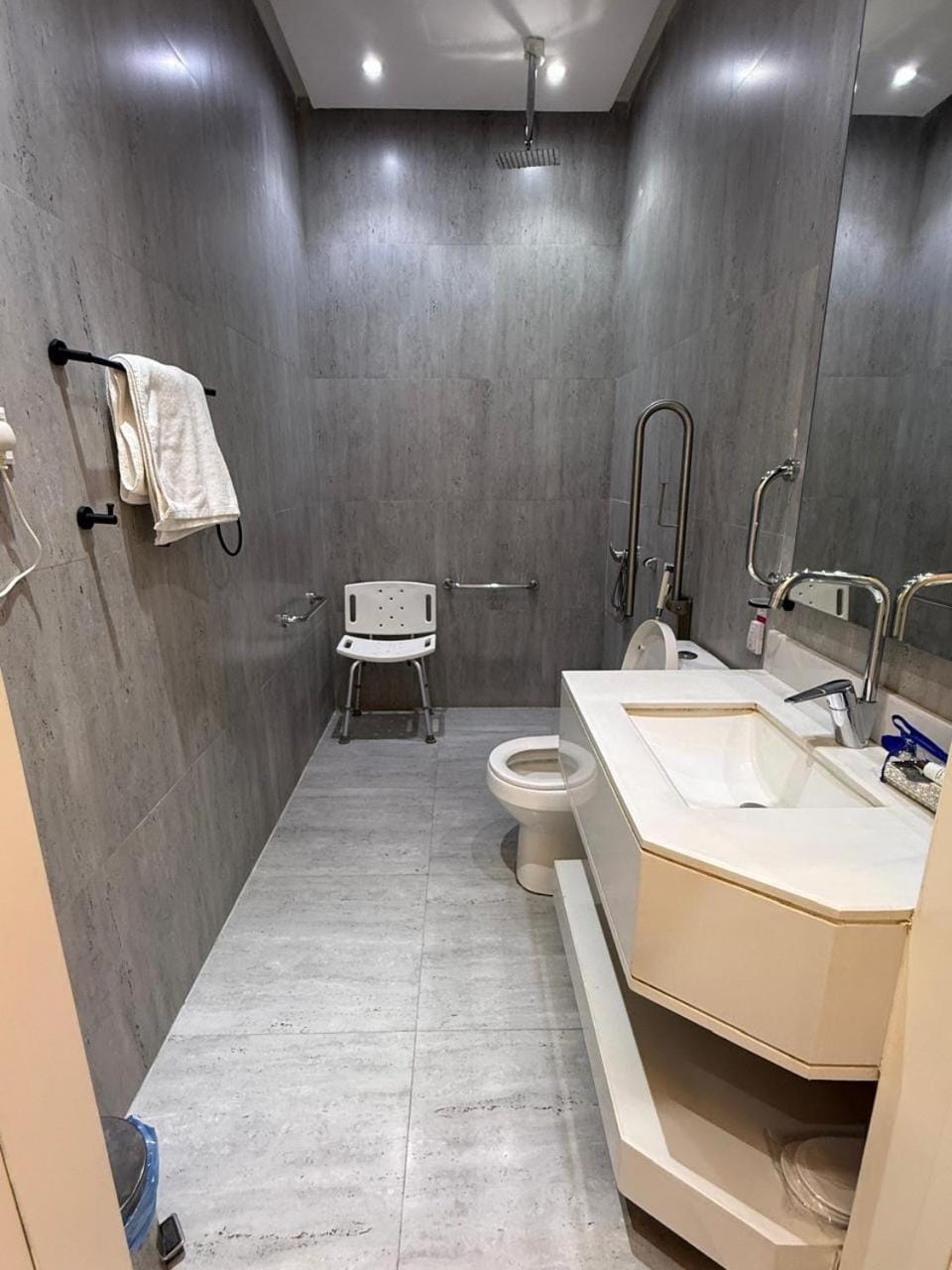 Shower, Bathroom, towels