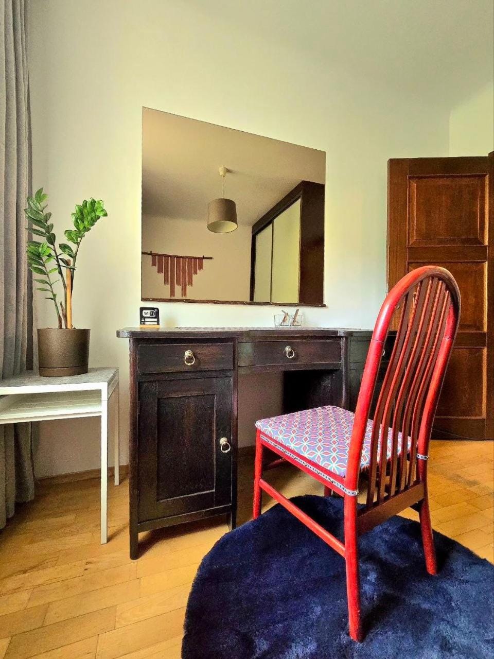 Photo of the whole room, Bedroom