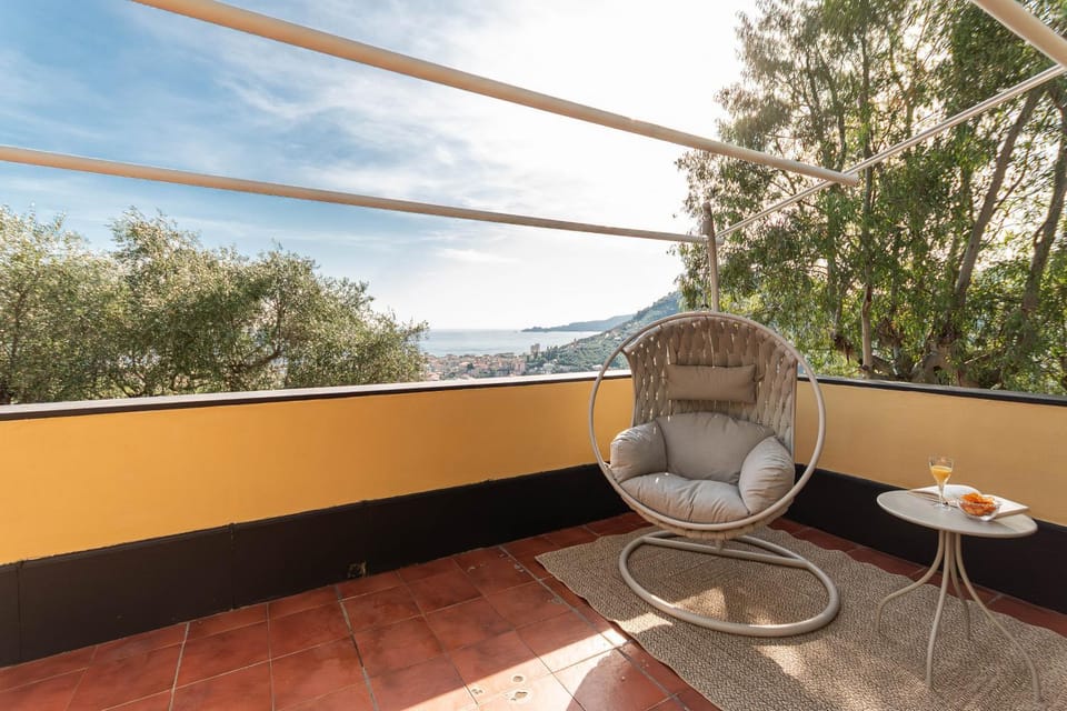 Day, Natural landscape, View (from property/room), Balcony/Terrace