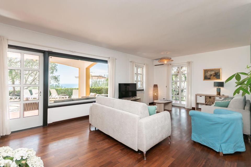 TV and multimedia, Living room, Seating area