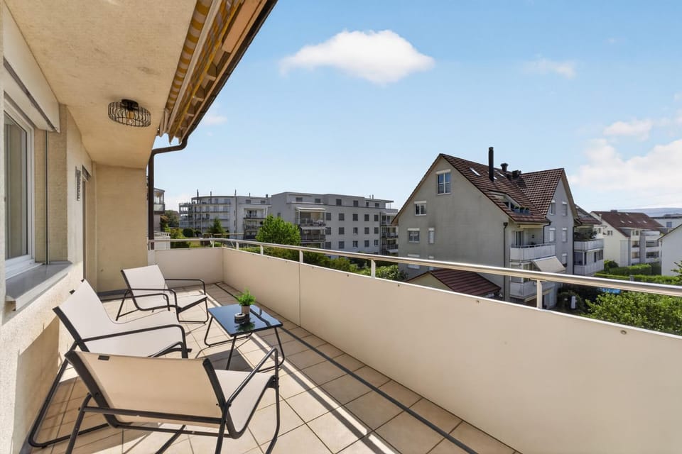 Property building, Balcony/Terrace, Seating area