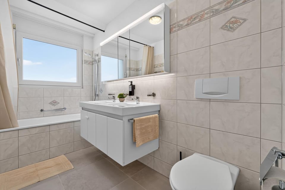 Shower, Toilet, Bathroom, Bath, towels
