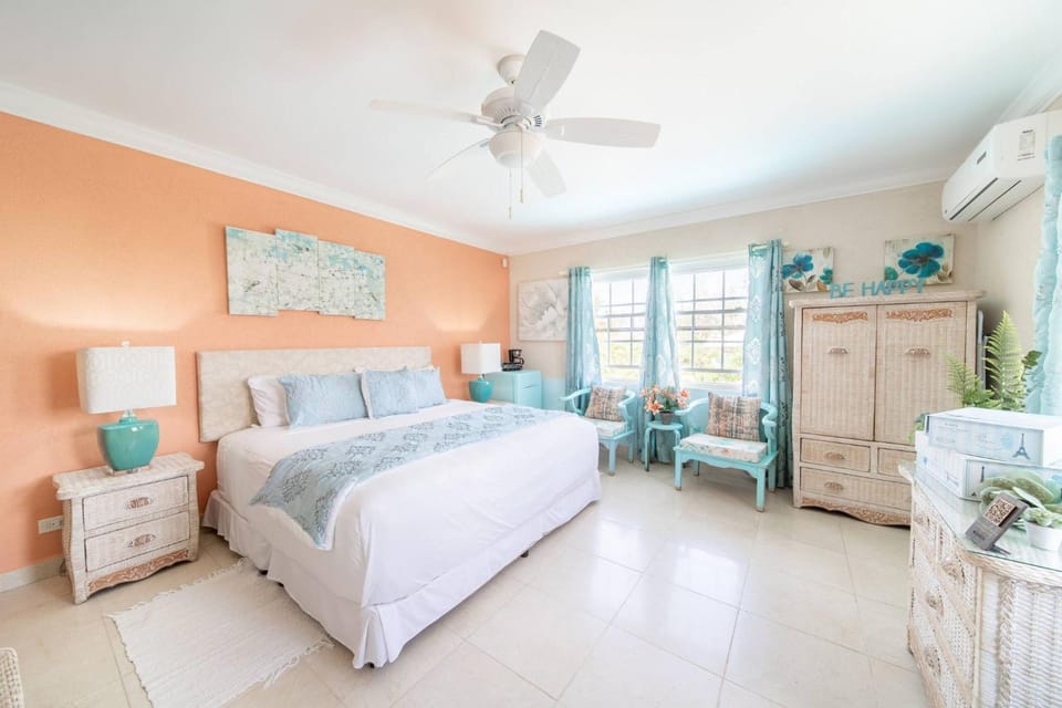 Hidden Gem The Tropical - by ZenBreak Bed and Breakfast in Christ Church
