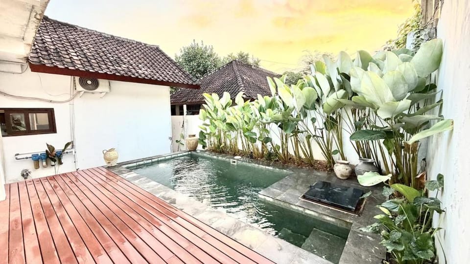 2BR Private Pool Villa, 2 Min from Kuta Beach Villa in Pujut
