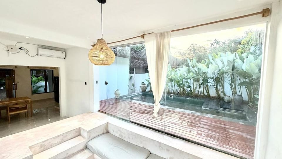 2BR Private Pool Villa, 2 Min from Kuta Beach Villa in Pujut