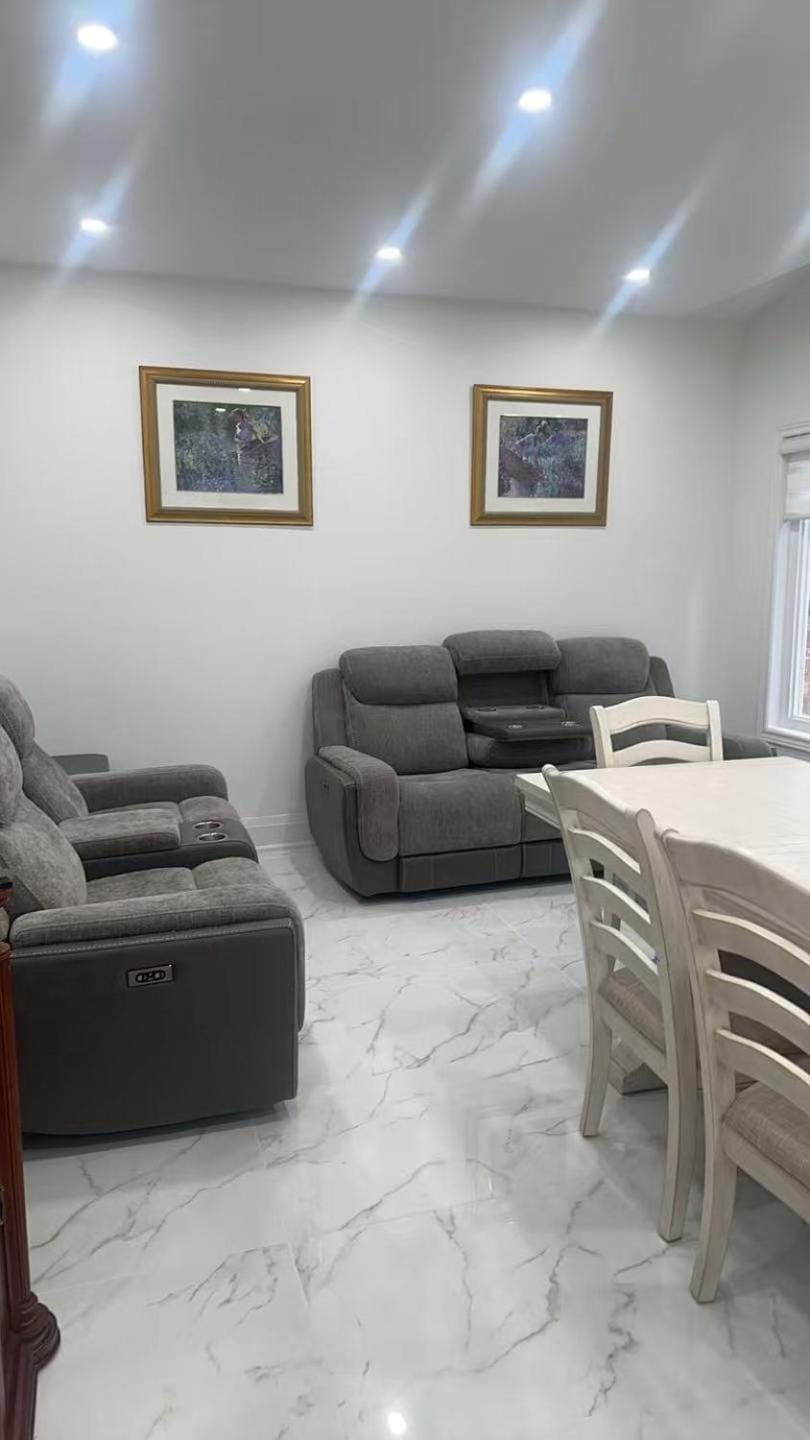 Luxury Entire Home 5BR Villa Sleep 10 Smart Toilet House in Richmond Hill