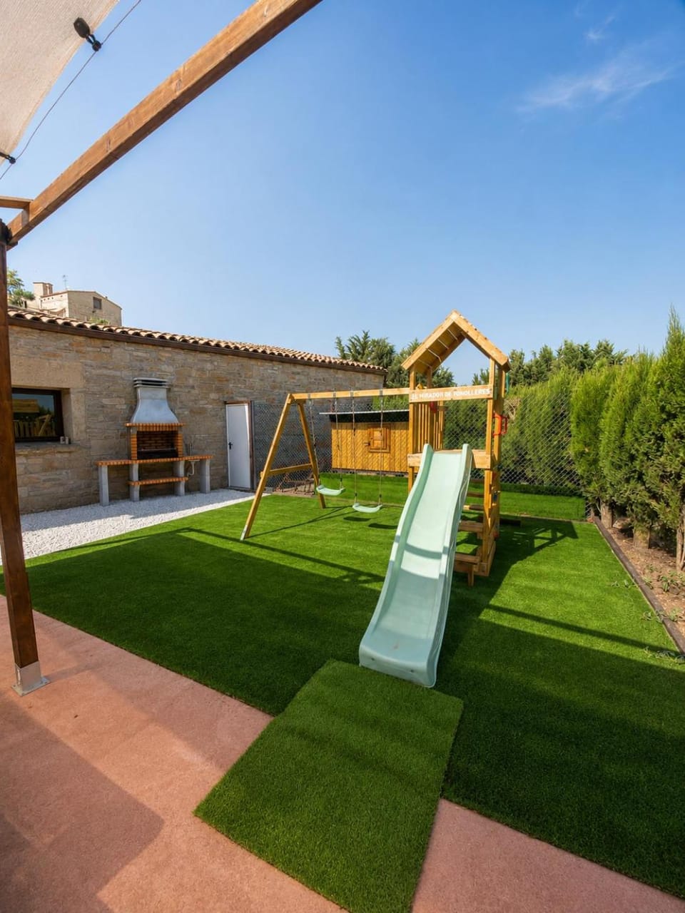 Game Room, Garden
