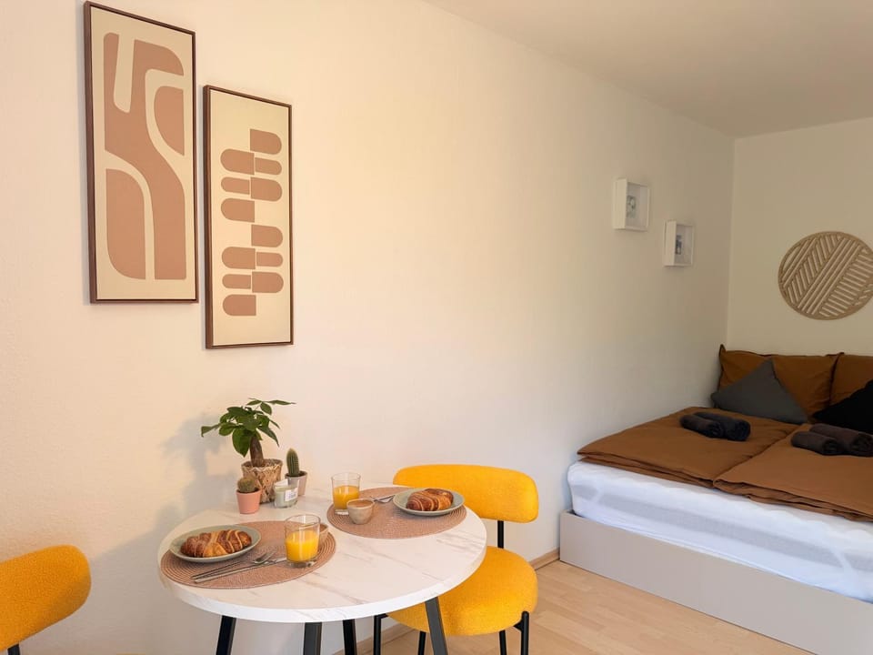 Dining area, Food